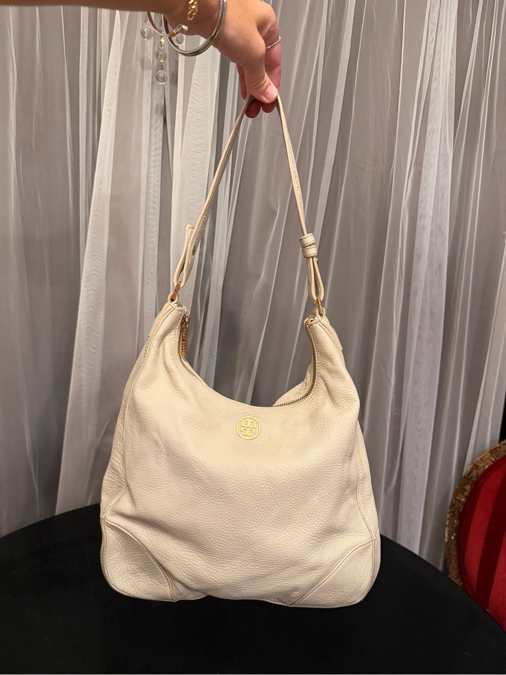 Tory Burch Ivory Pebbled Leather Hobo Shoulder Bag Gold Logo Large Slouchy Tot